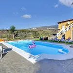 Private Heated Pool 아파트